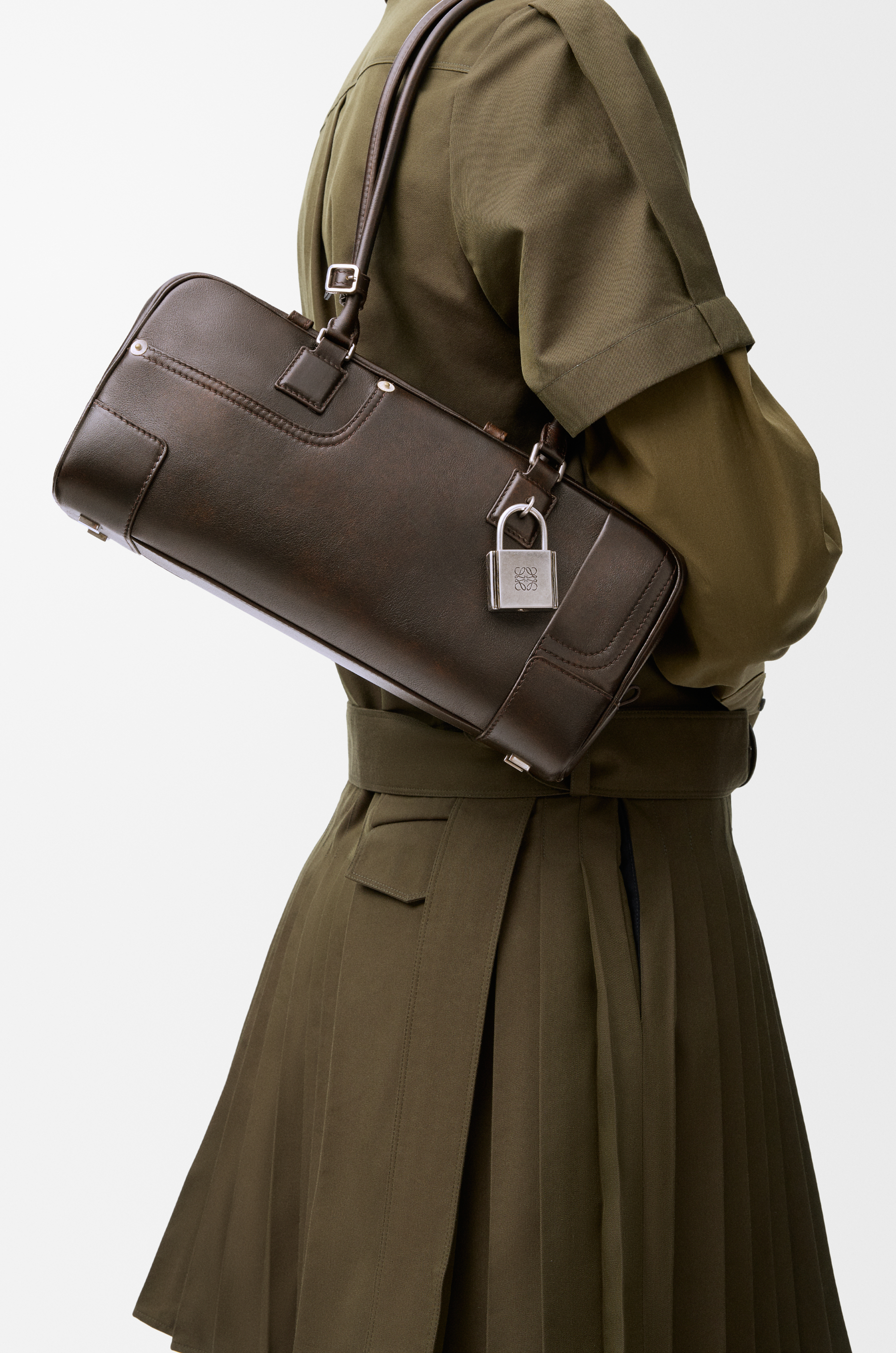 LOEWE Panta Amazona 31 cropped bag in shiny calfskin Vintage Brown