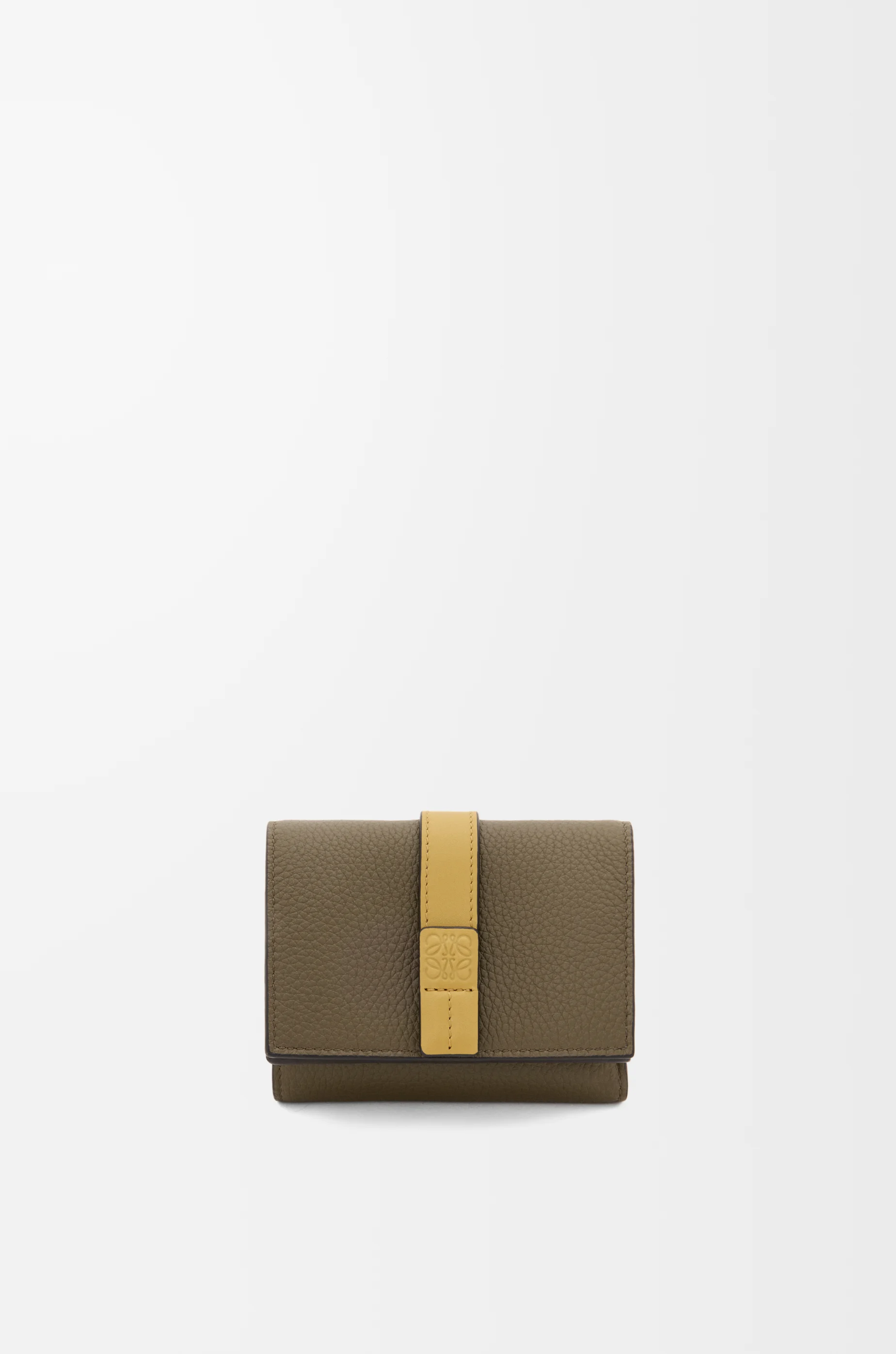 【国内発送】LOEWE Trifold wallet in soft grained calfskin Trifold wallet in soft grained calfskin Beige - LOEWE