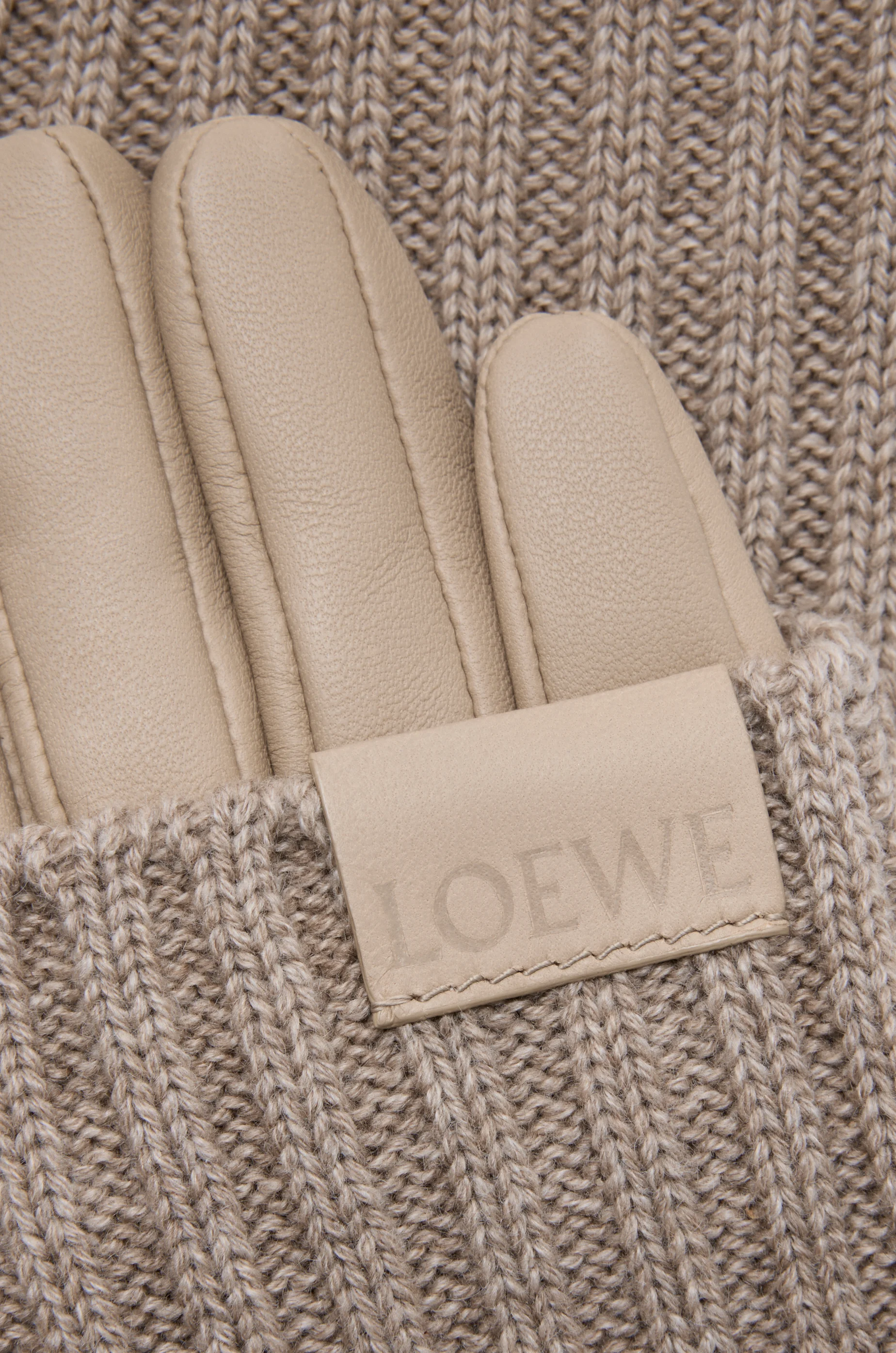 LOEWE Guantes en cashmere y piel napa de cordero Arena