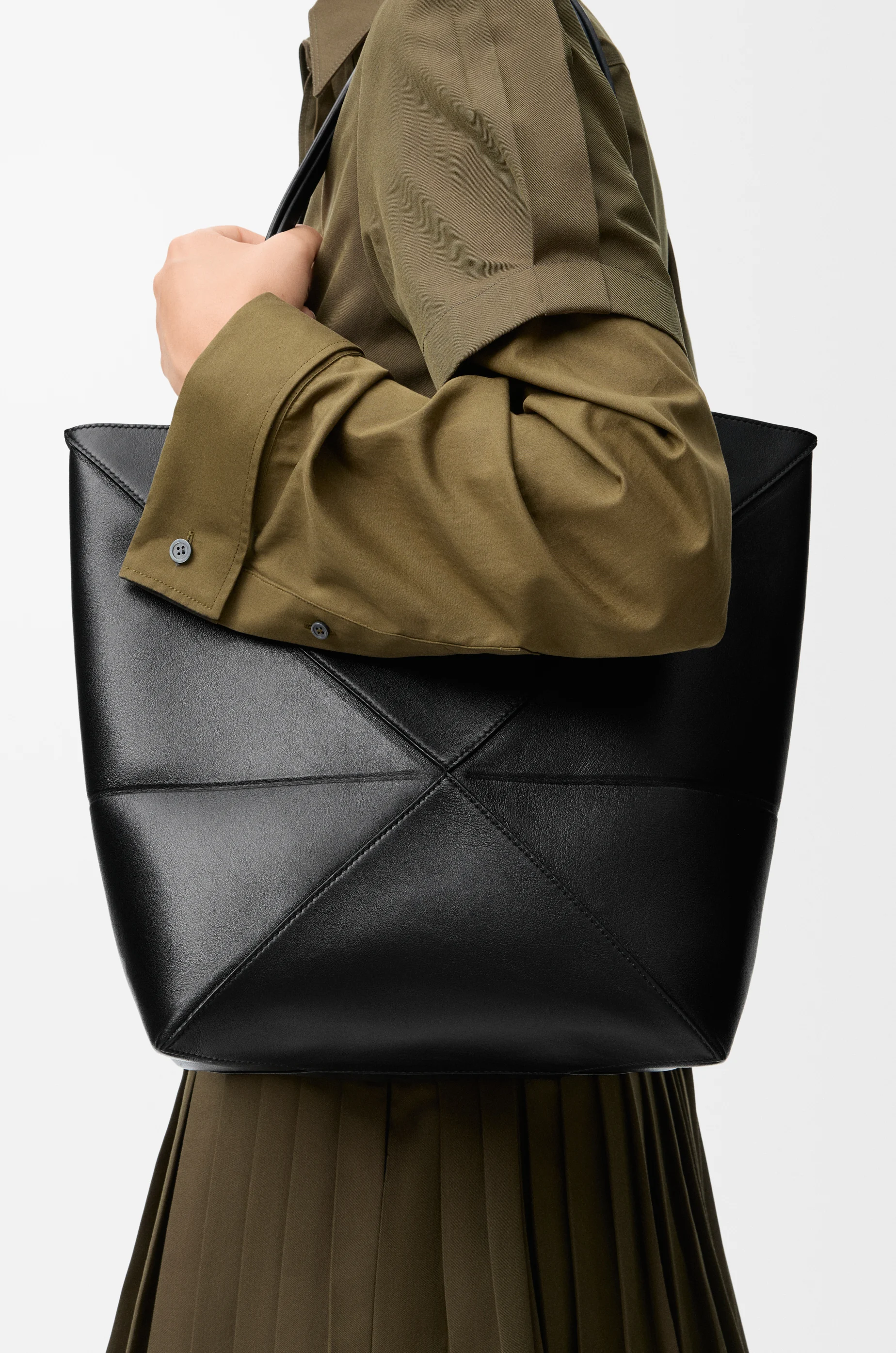 LOEWE Medium Puzzle Fold tote in shiny calfskin Black