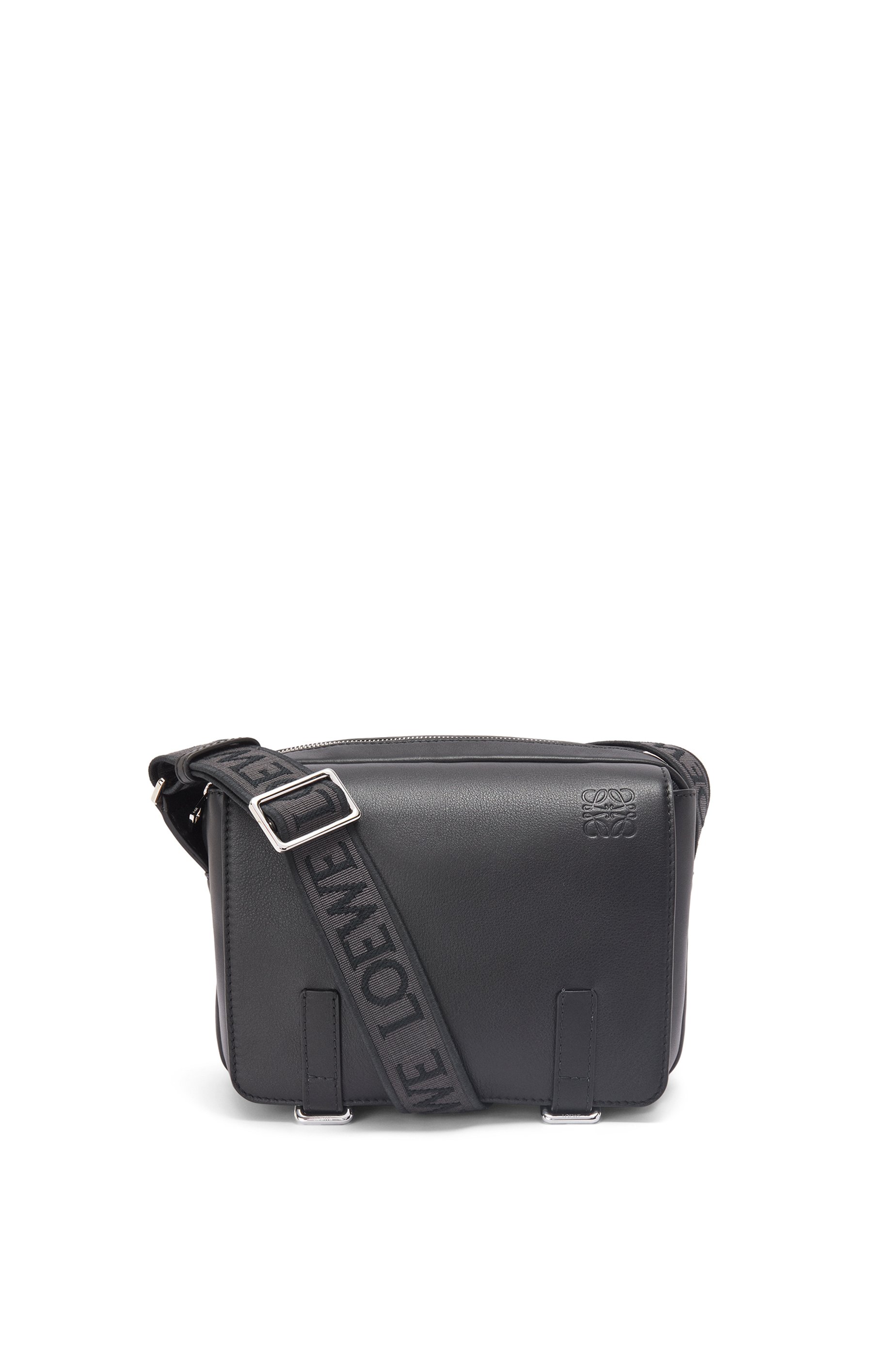 LOEWEメッセンジャーバック