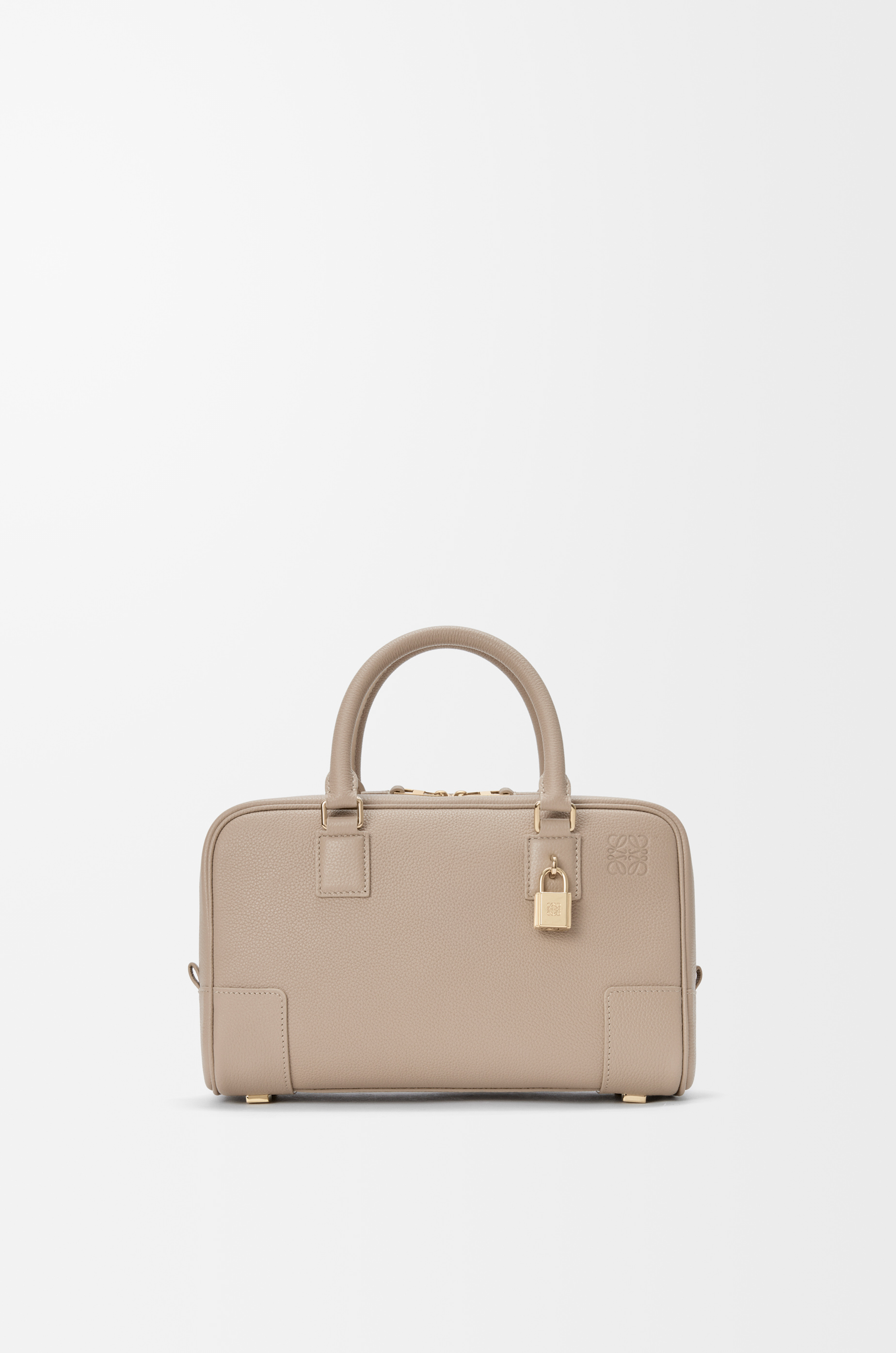 アマソナ23 バッグ（ソフトグレインカーフ） ブラウン - LOEWE Japan