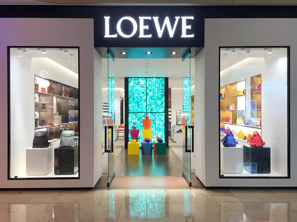 LOEWE Deji Plaza LOEWE Deji Plaza