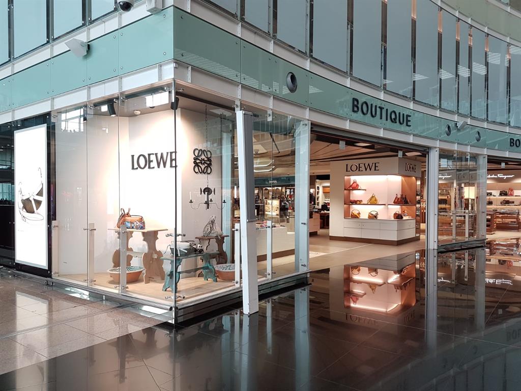 LOEWE Aeropuerto Barcelona T1 LOEWE Aeropuerto Barcelona T1